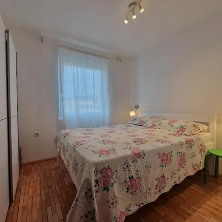Lucija-klara Brodarica (Sibenik-Knin)