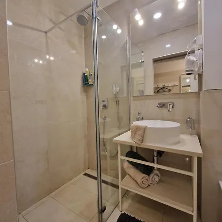 Lucija-klara Brodarica (Sibenik-Knin)