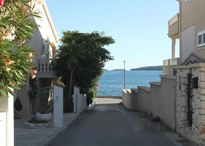 Lucija-klara Brodarica (Sibenik-Knin)